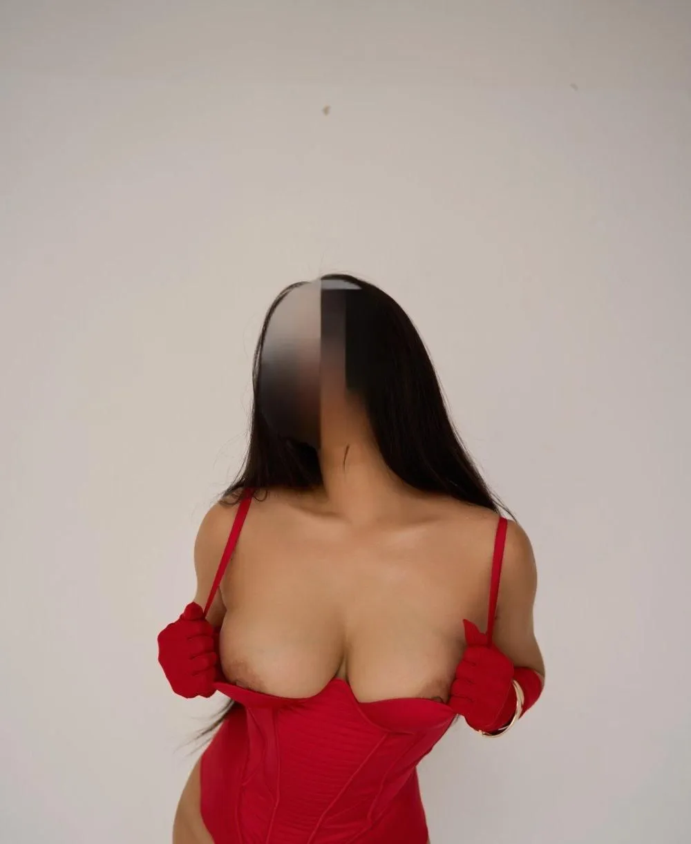 Alina photo 1