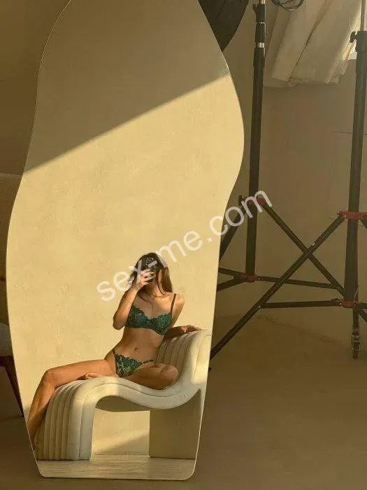 Ashley photo 5